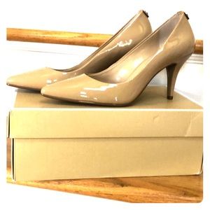 NEW Michael Kors Flex Mid Pump